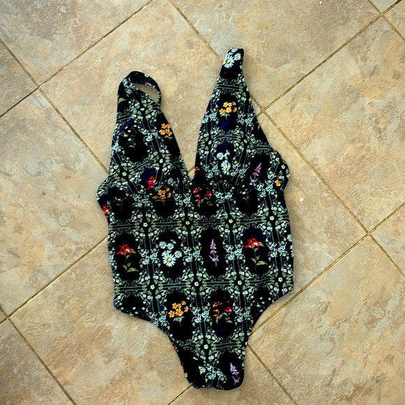 Dainty Floral 1 Piece Swimsuit - Picture 1 of 6
